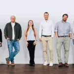 Wir sind ein Team | Reihe von DIVIS Mitarbeitenden